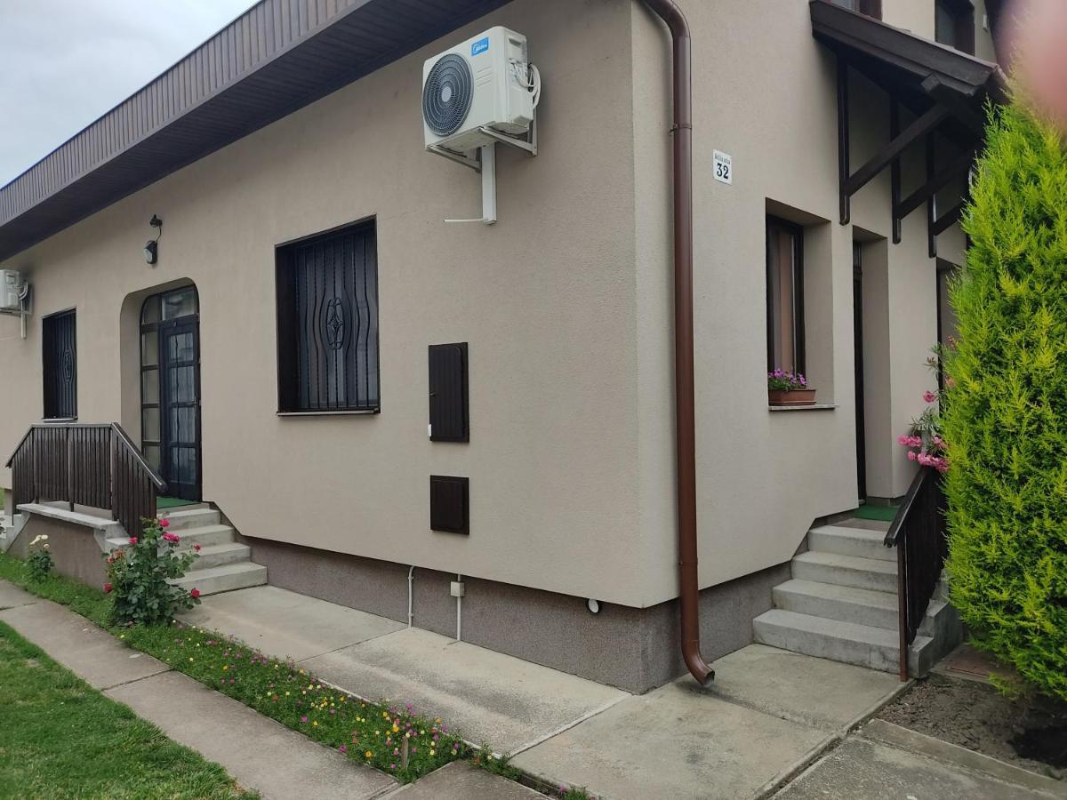 Arnika Vendeghaz Apartment Hajduszoboszlo Bagian luar foto