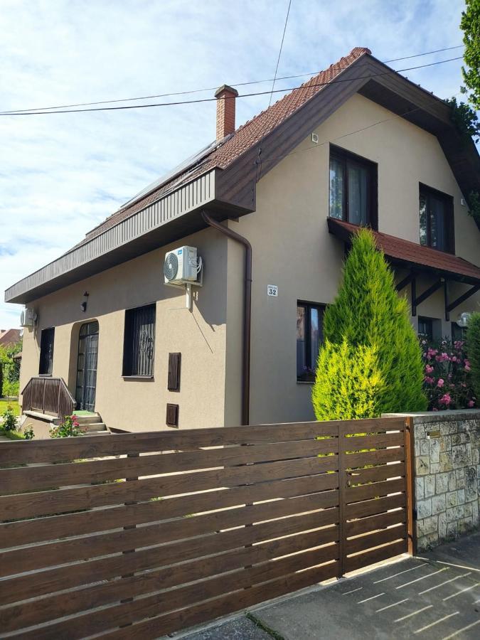Arnika Vendeghaz Apartment Hajduszoboszlo Bagian luar foto