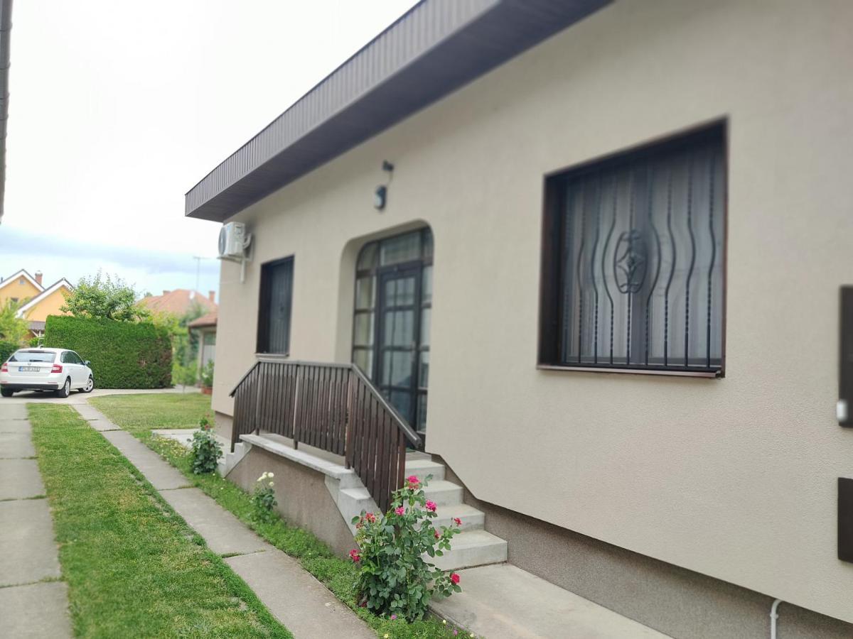 Arnika Vendeghaz Apartment Hajduszoboszlo Bagian luar foto