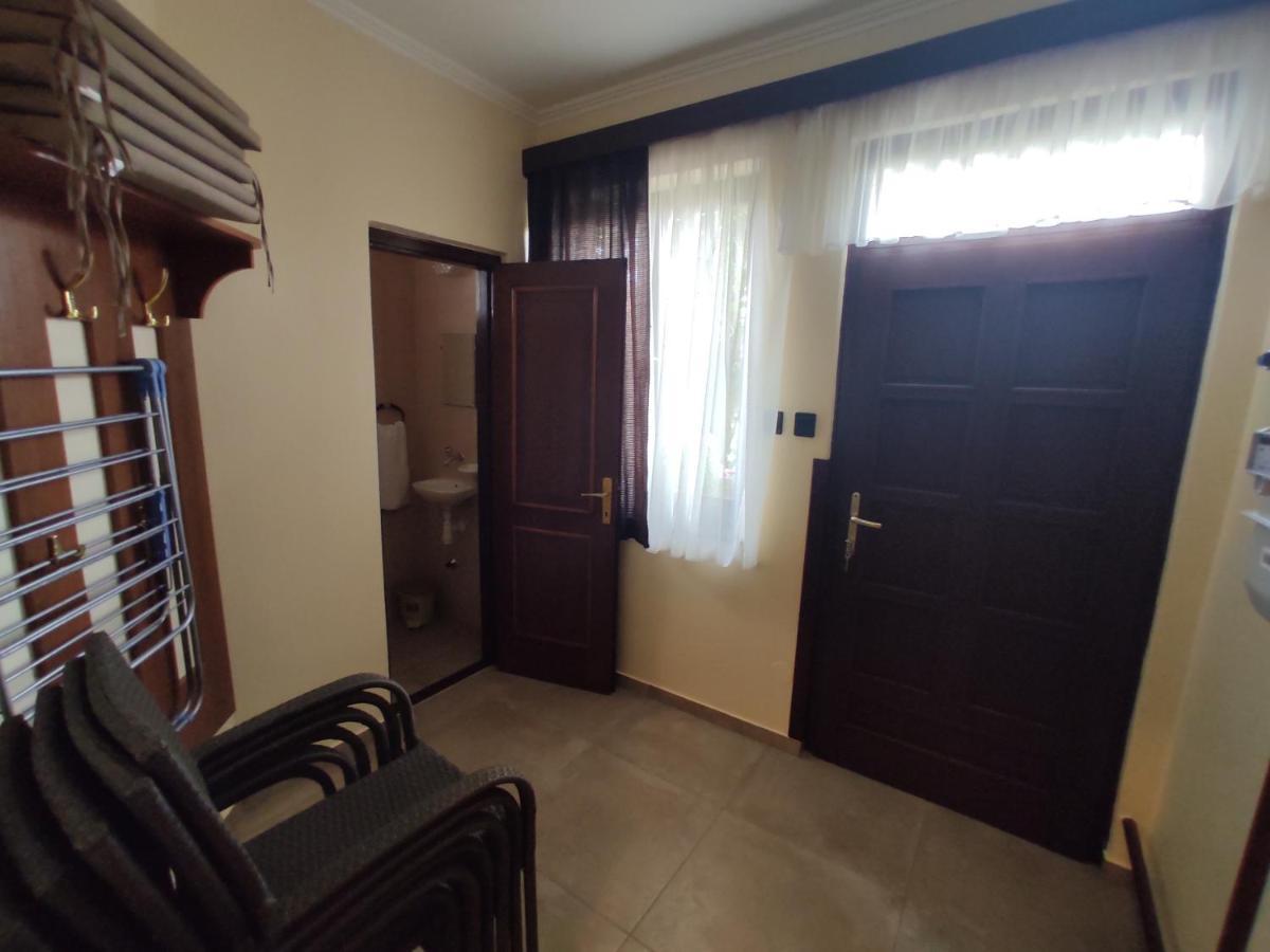 Arnika Vendeghaz Apartment Hajduszoboszlo Bagian luar foto