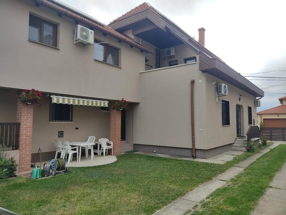 Arnika Vendeghaz Apartment Hajduszoboszlo Bagian luar foto