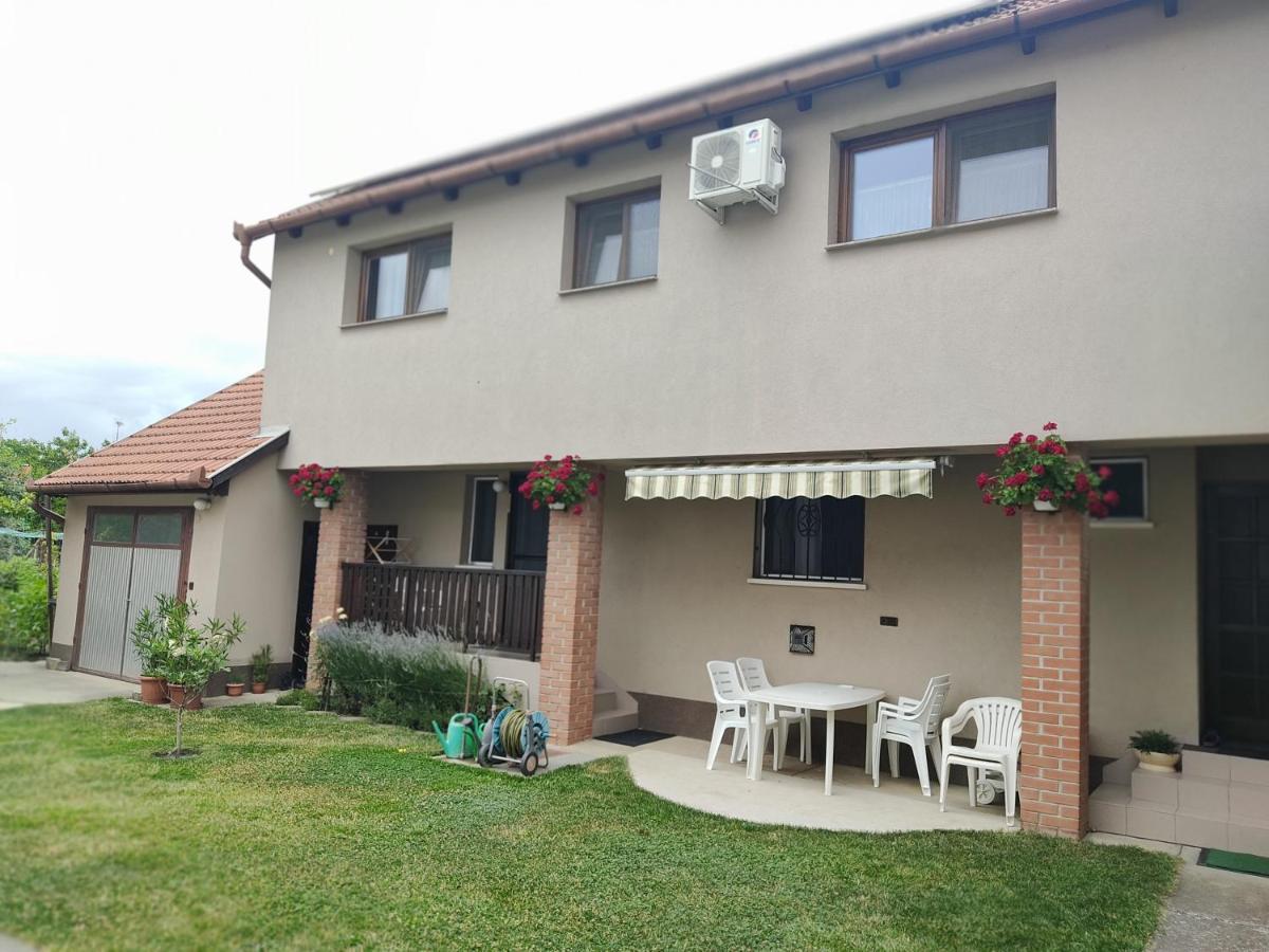 Arnika Vendeghaz Apartment Hajduszoboszlo Bagian luar foto