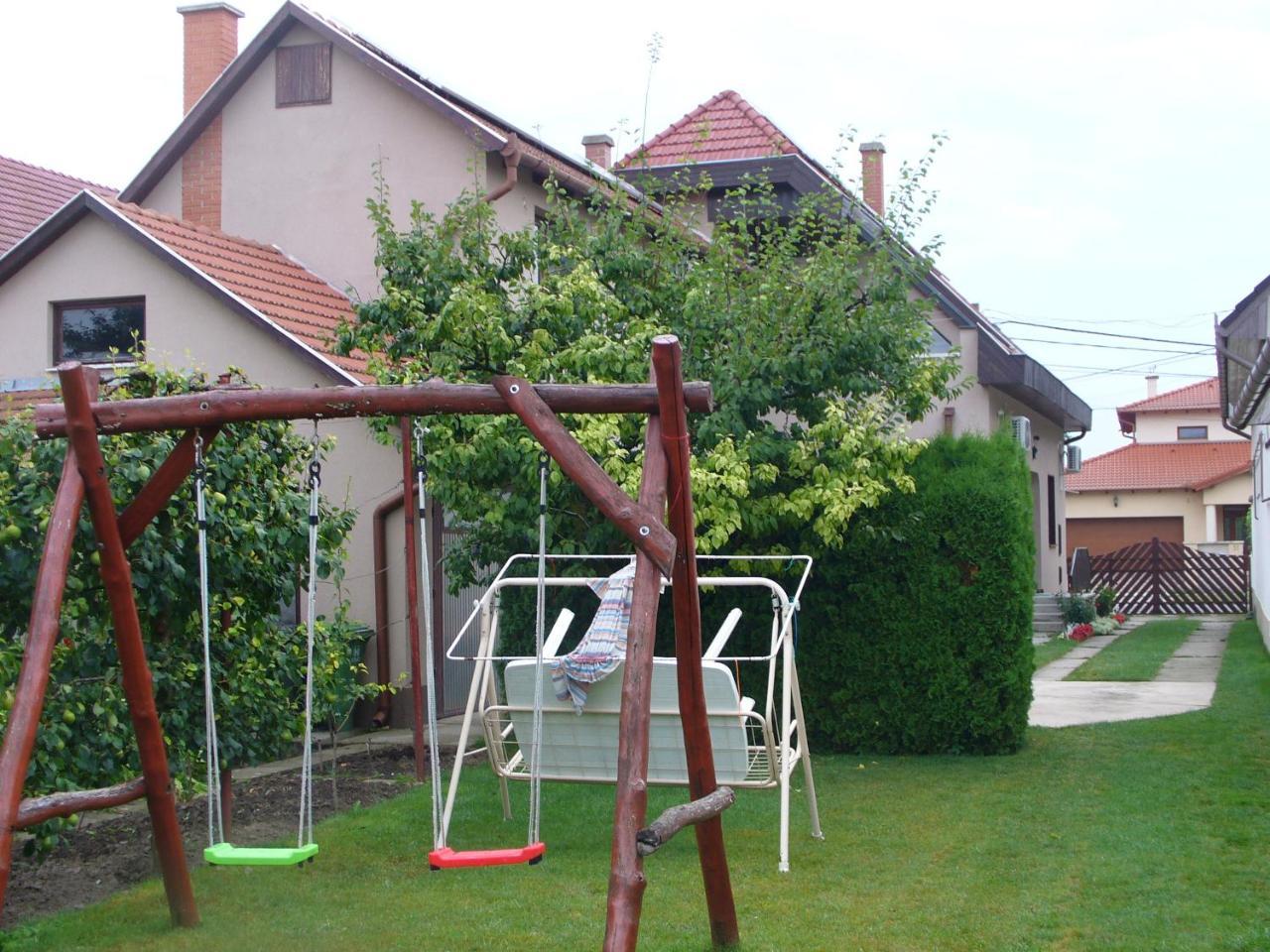 Arnika Vendeghaz Apartment Hajduszoboszlo Bagian luar foto